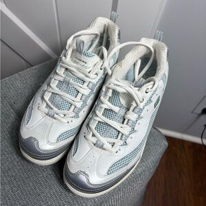 Skechers Shape Ups Women’s US 8.5 Walking Leather Fitness White/Gray